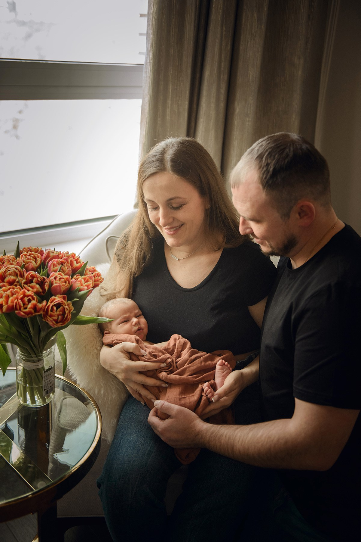 A family photo shoot at home, a family with a newborn baby. Photographer Elena Carruthers, Scotland