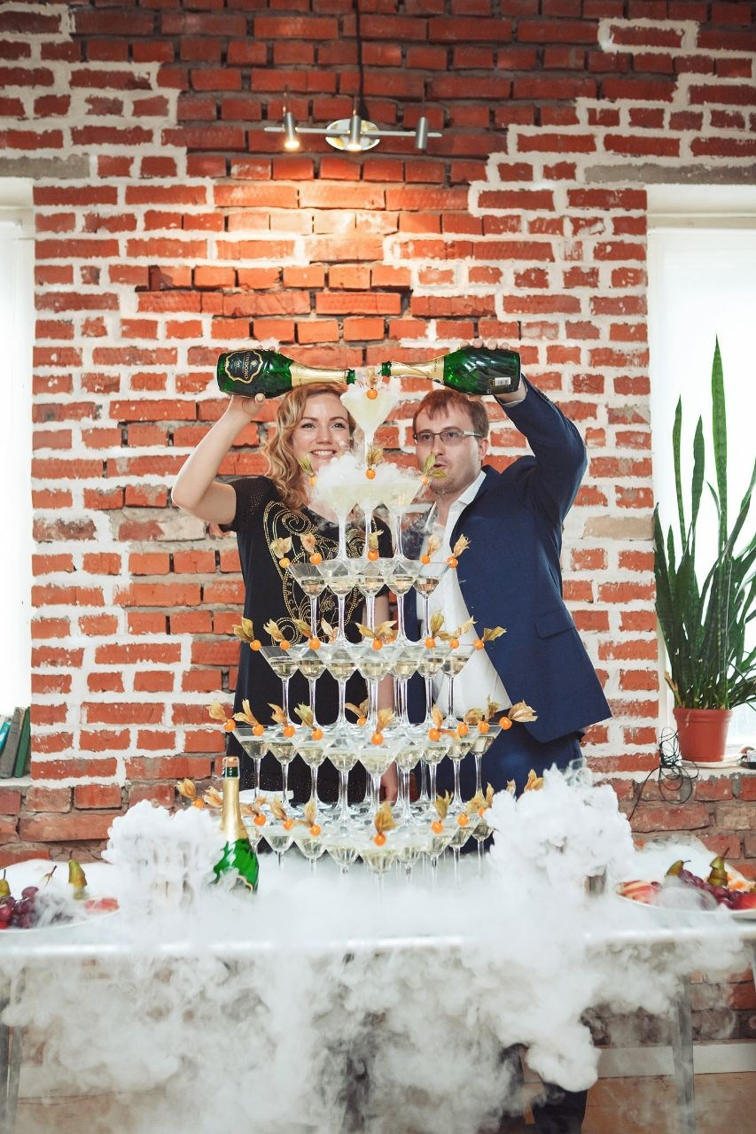 Ведущий + диджей + 1 из 8 моих услуг в подарок!