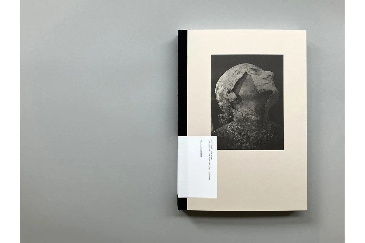 Фотокнига Христины Ташевой: Far Away From Home: The Voices, the Body and the Periphery. Самоорганизация Низина