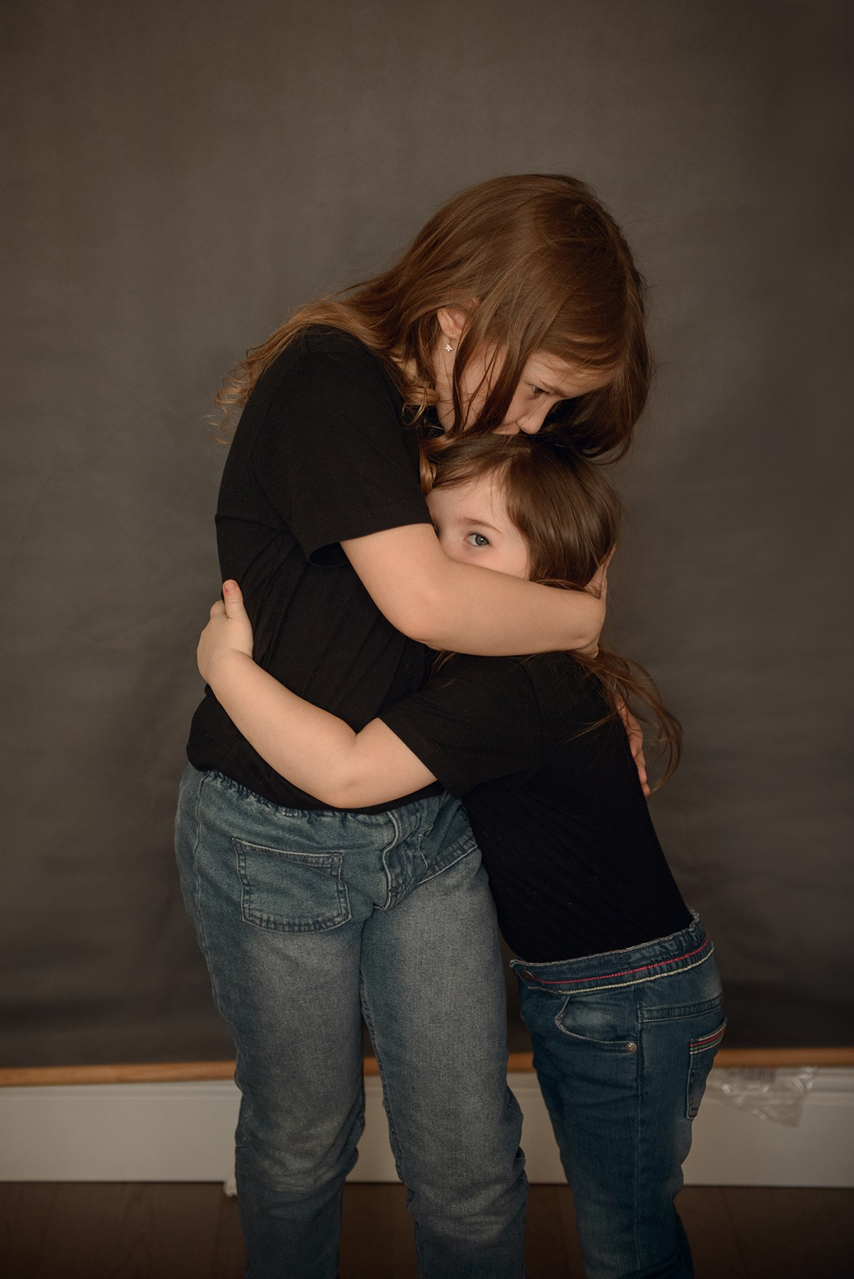 A family photo shoot at home, a family with a newborn baby. Photographer Elena Carruthers, Scotland