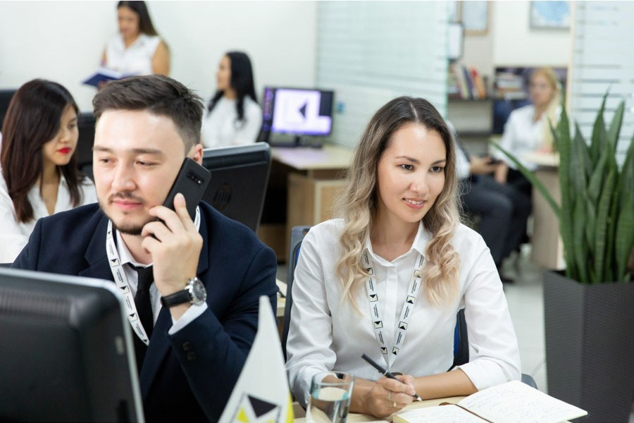 Деловой (бизнес) портрет. Фотостудия Алматы. Фотосъемка Алматы. Фотосессия Алматы. Фотокурсы. Обучение фотографии. Аренда студии