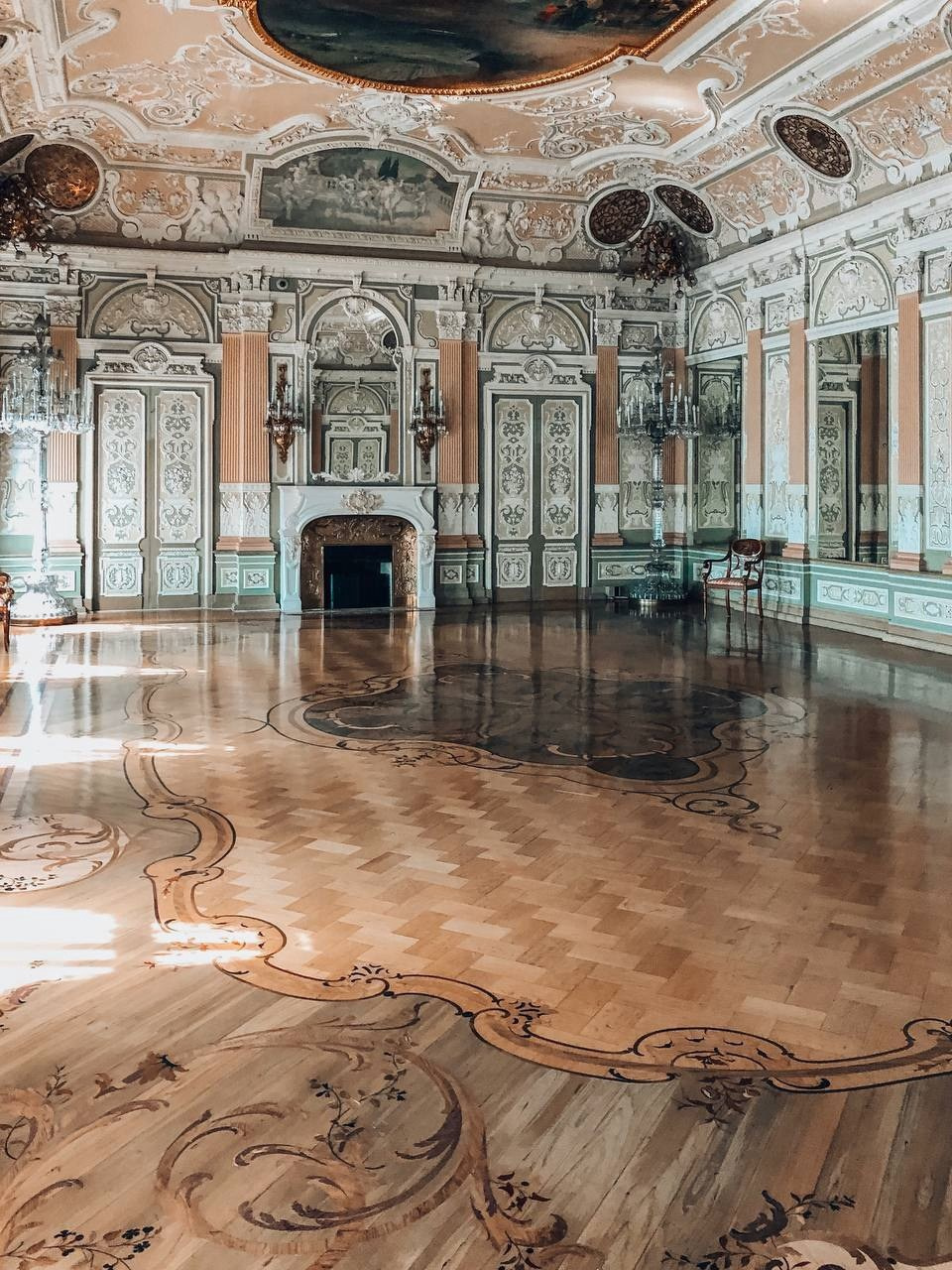 Локации в Питере под крышей