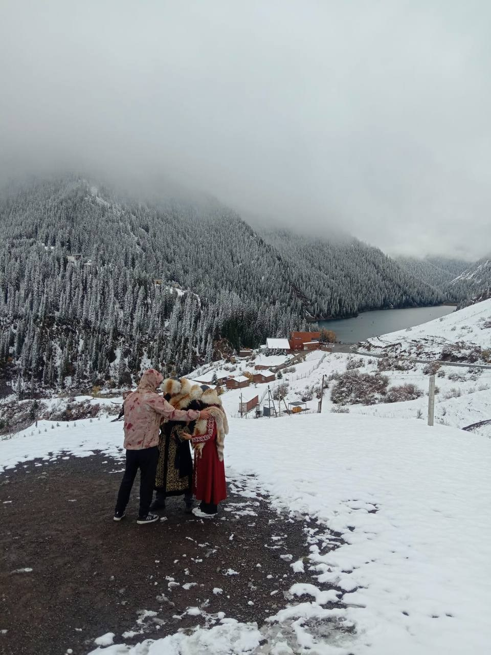 Melon Travel в Алматы: экскурсии и джип туры в Чарынский каньон, озера Каинды, Кольсай, Иссык, национальный парк Алтын Эмель