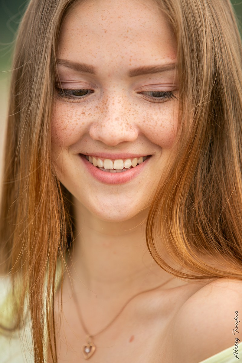 Портрет молодой девушки