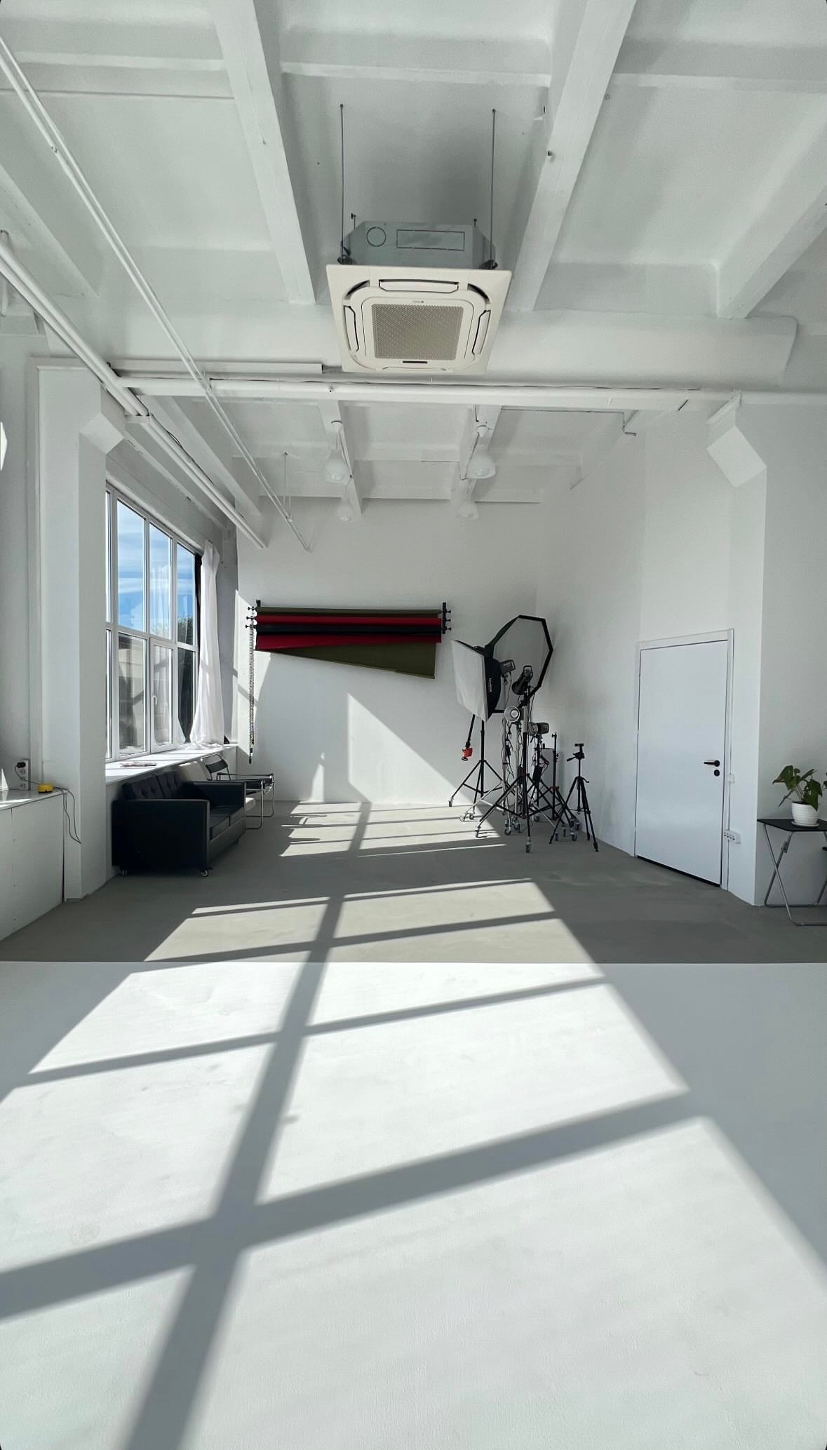 ID14 — фотостудия для стильных съёмок в Минске. Фотограф в Минске Людмила Дутко