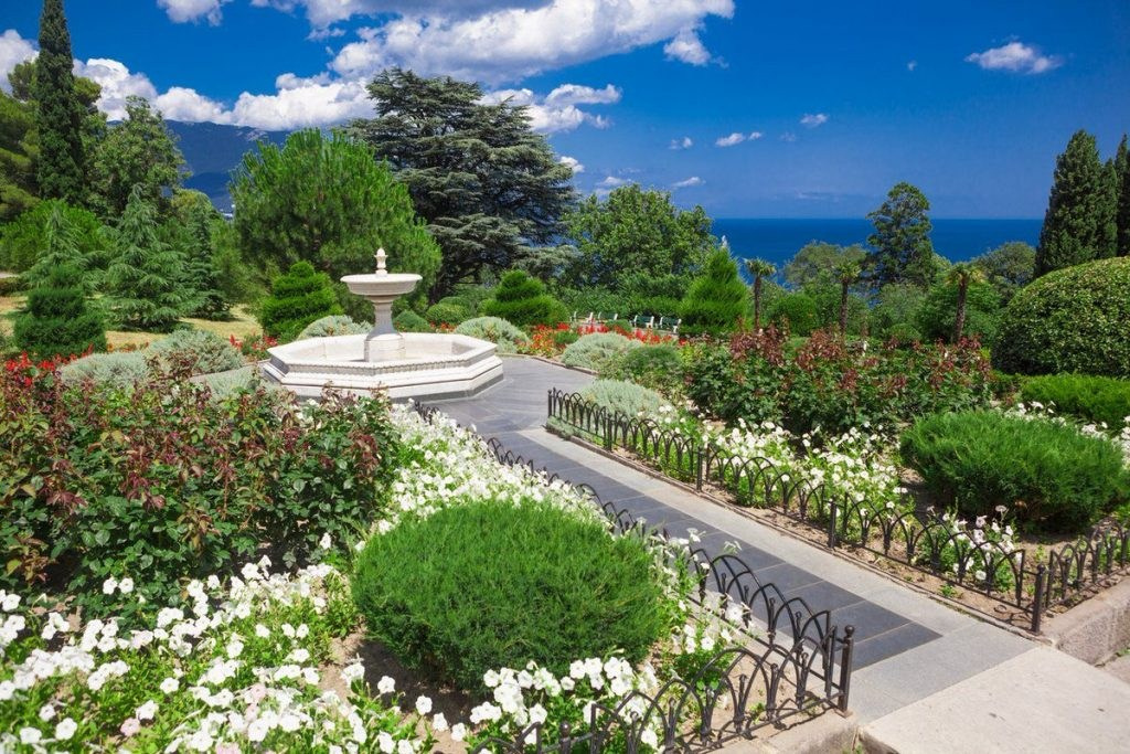 Локации для фотосессии в Ялте. Профессиональная фотосъемка в Крыму. Натуральные эмоции и живые кадры. Забронируйте дату прямо сейчас!