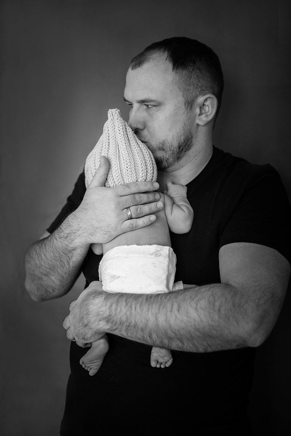 A family photo shoot at home, a family with a newborn baby. Photographer Elena Carruthers, Scotland