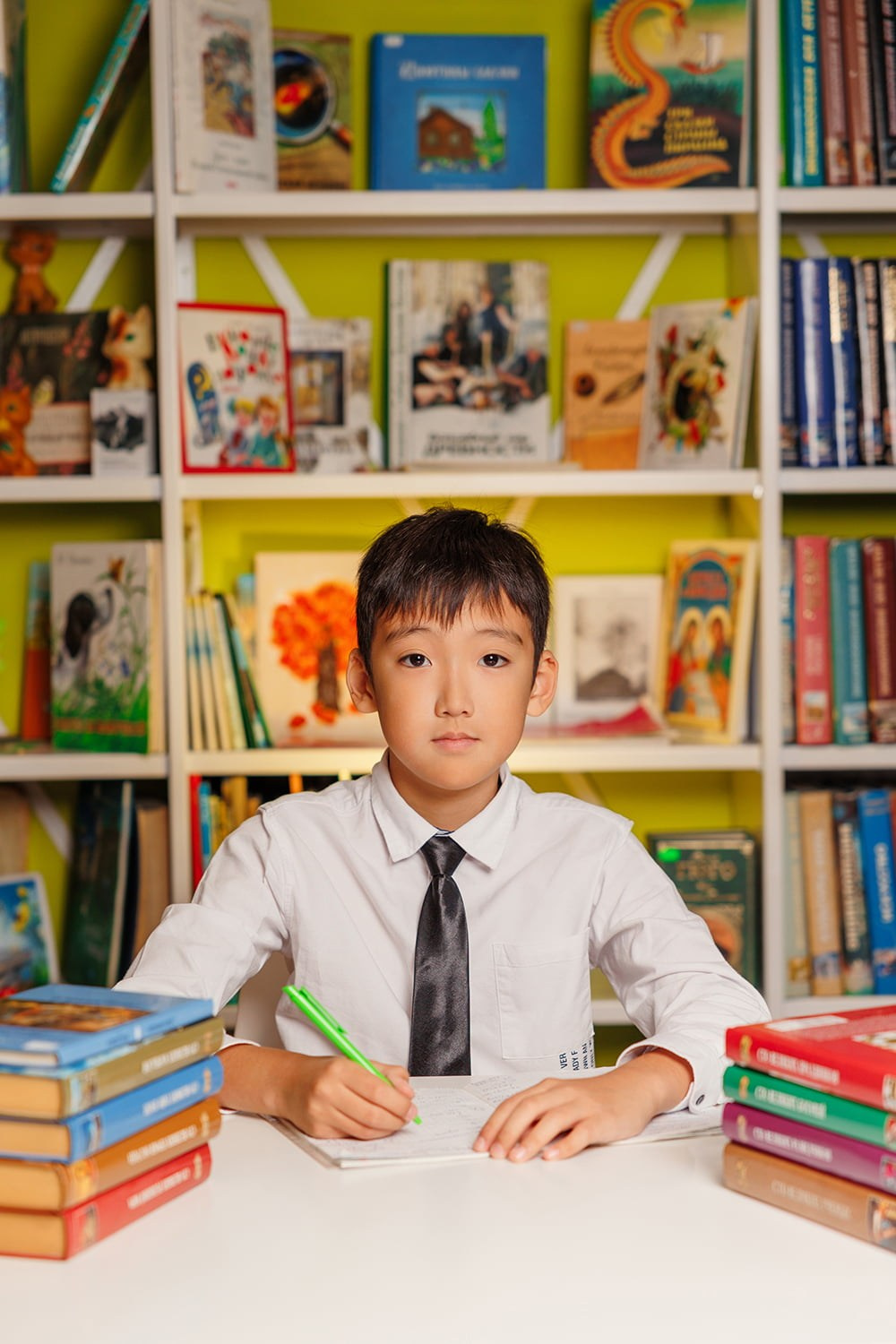 Выпускные альбомы для 4 класса: съёмка в библиотеке. СИГМА | Студия выпускных альбомов Красноярск