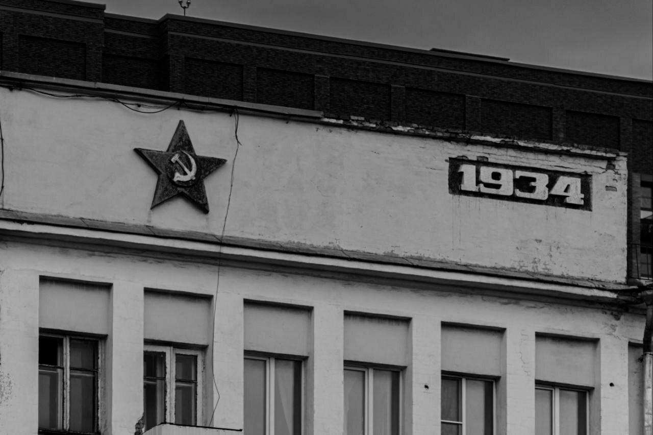 Глава 13. Двор замер | Манифест теней Вадима Топорёнка: городская фотография, археология душ и тени как память