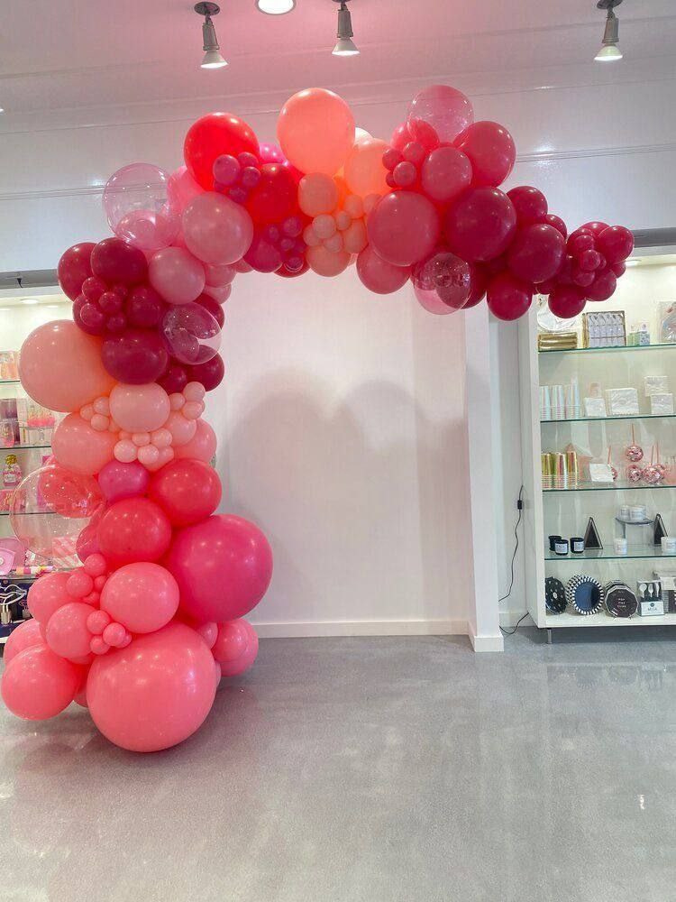 Baloni sa helijimom. Dekoracije balone. Dostava balone. Grad Novi Sad. Шары с гелием, фотозоны Нови Сад Белград. Balone i dekoracije od balona Novi Sad Beograd