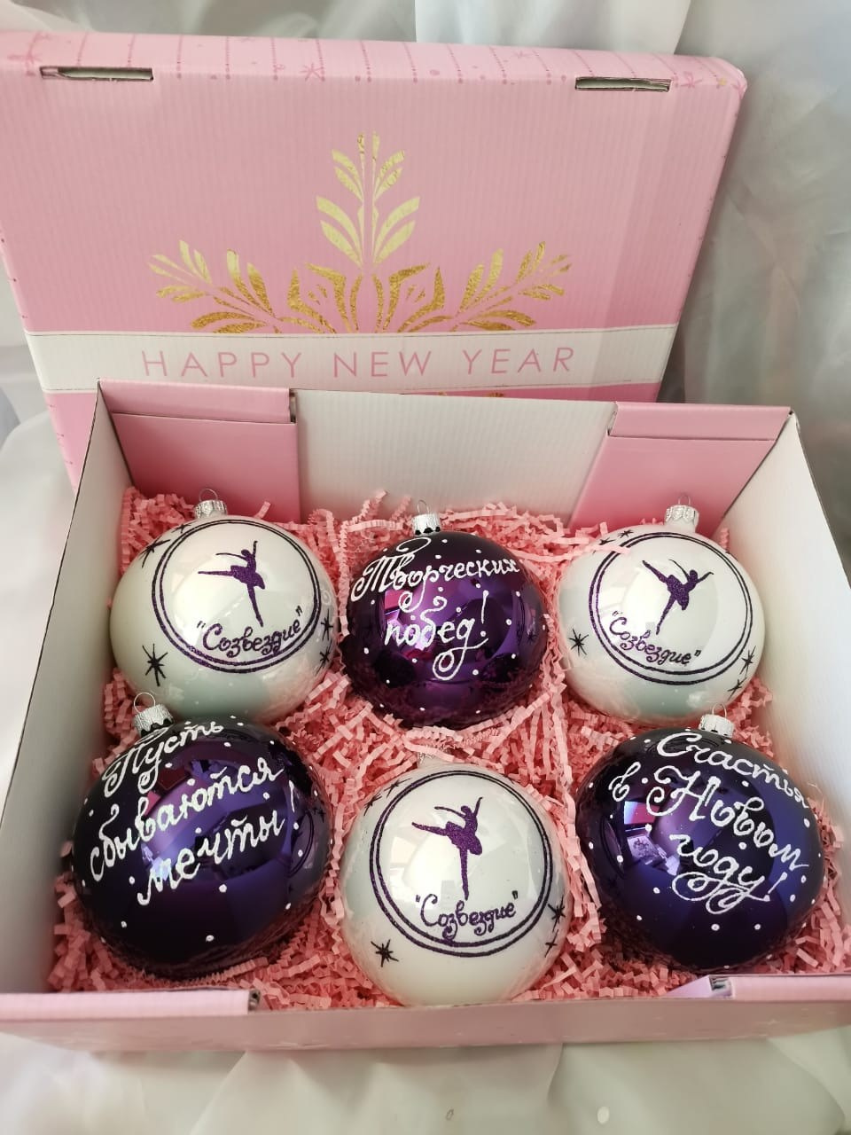 Елочный шар с росписью-Ваш лучший подарок на Новый Год. Арт-вечеринки и мастер-классы в Москве для взрослых и детей