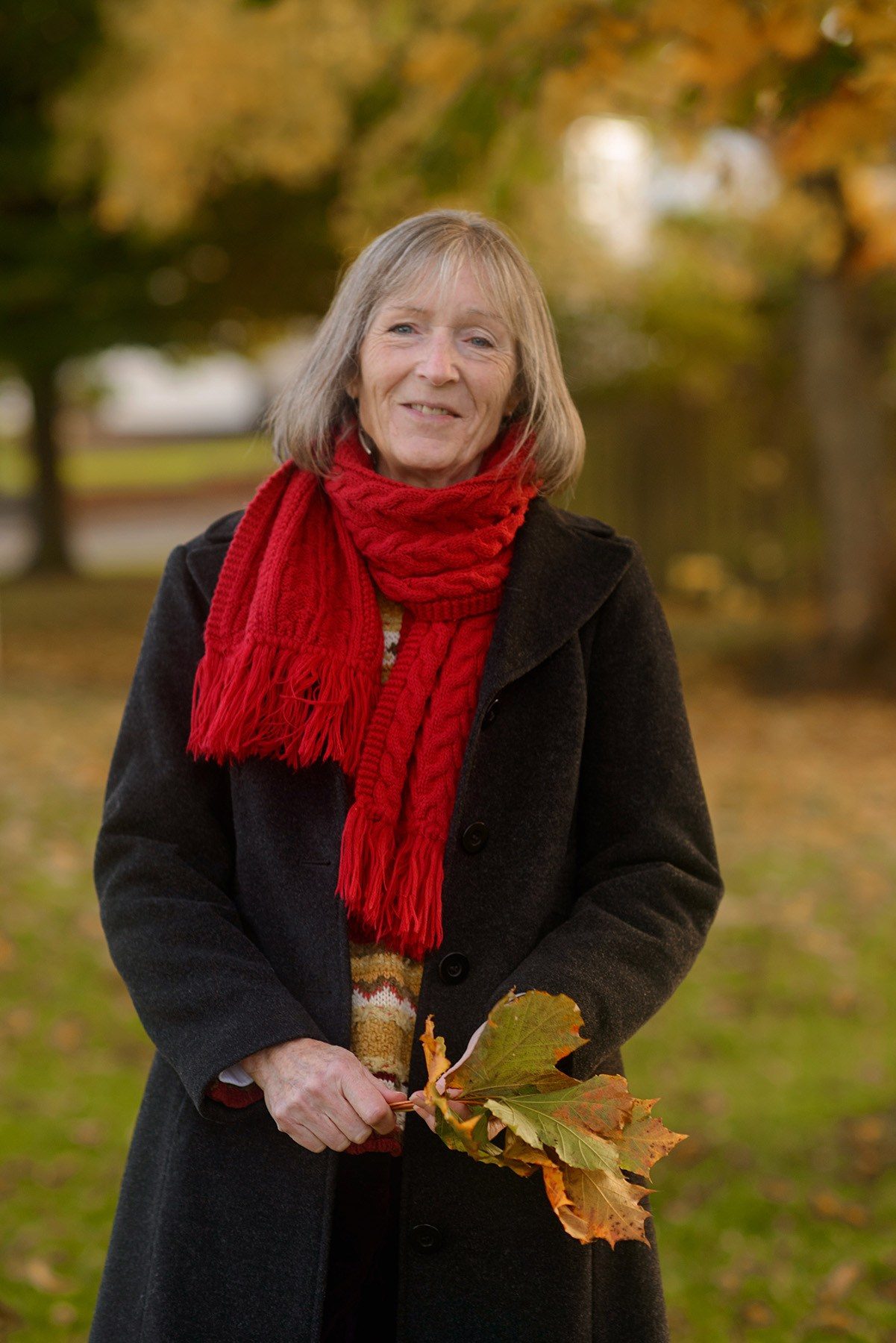 Photo session for a couple in a local autumn Scotland park. Elena Carruthers family photographer in Scotland (Edinburgh, Glasgow)