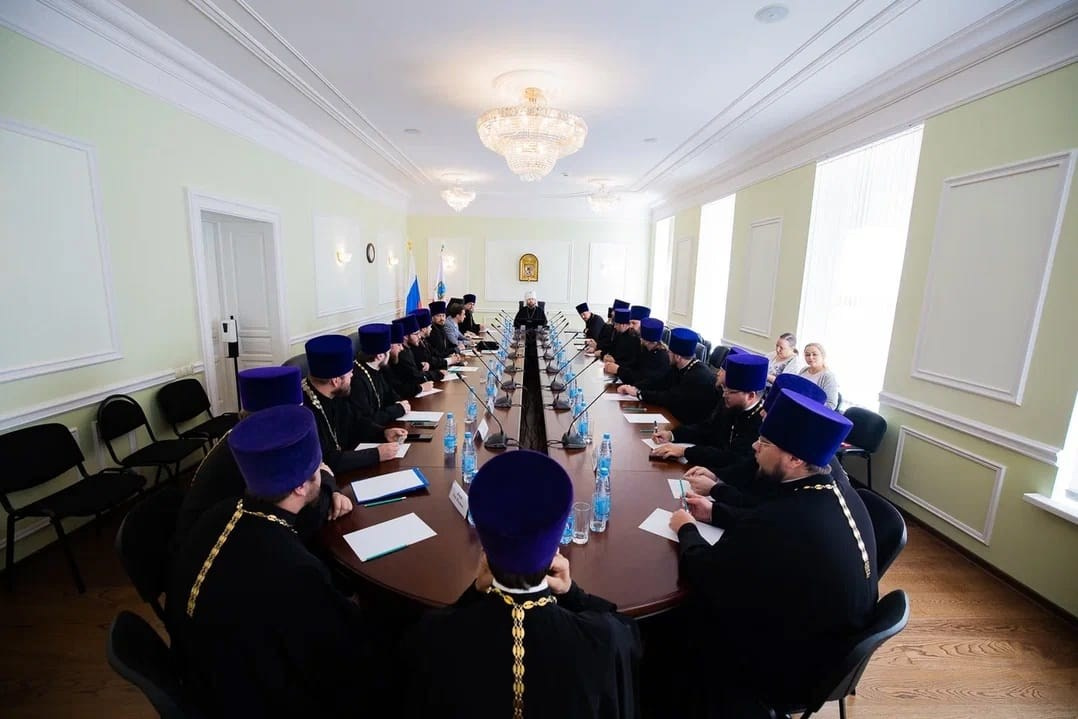 МИТРОПОЛИТ ИГНАТИЙ ВОЗГЛАВИЛ РАСШИРЕННОЕ ЗАСЕДАНИЕ ЕПАРХИАЛЬНОГО СОВЕТА. Саратовское Северо-Западное благочиние