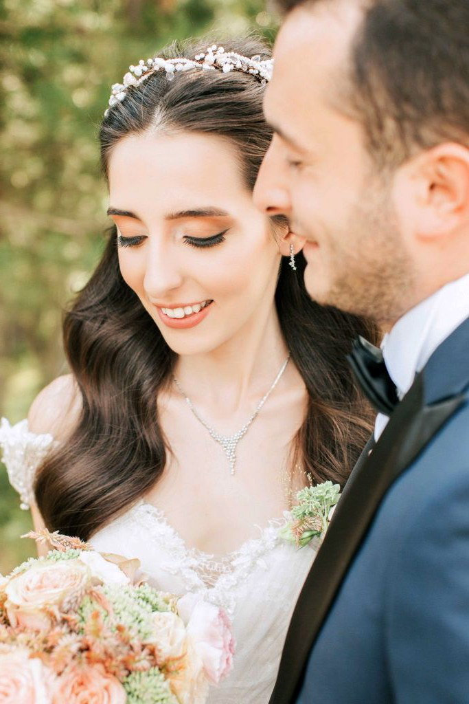 Свадебная фотосессия Артура и Кристины. Фотосессия в студии в Москве от профессионального фотографа услуги по доступным ценам