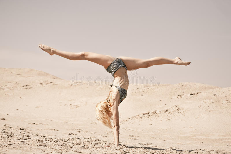 Танец на песке. Фотограф в Екатеринбурге Юлия Ташлыцкая