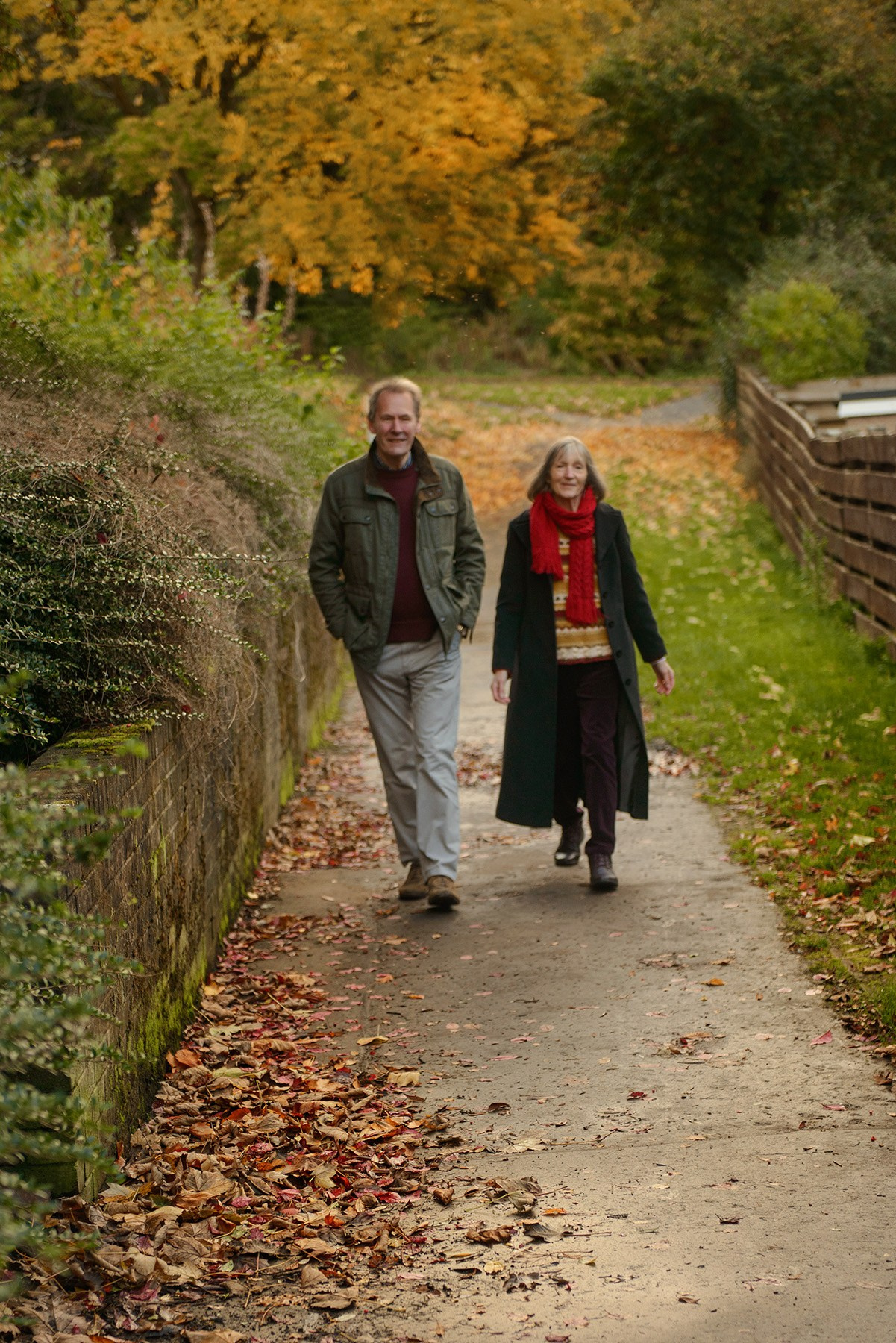 Photo session for a couple in a local autumn Scotland park. Elena Carruthers family photographer in Scotland (Edinburgh, Glasgow)