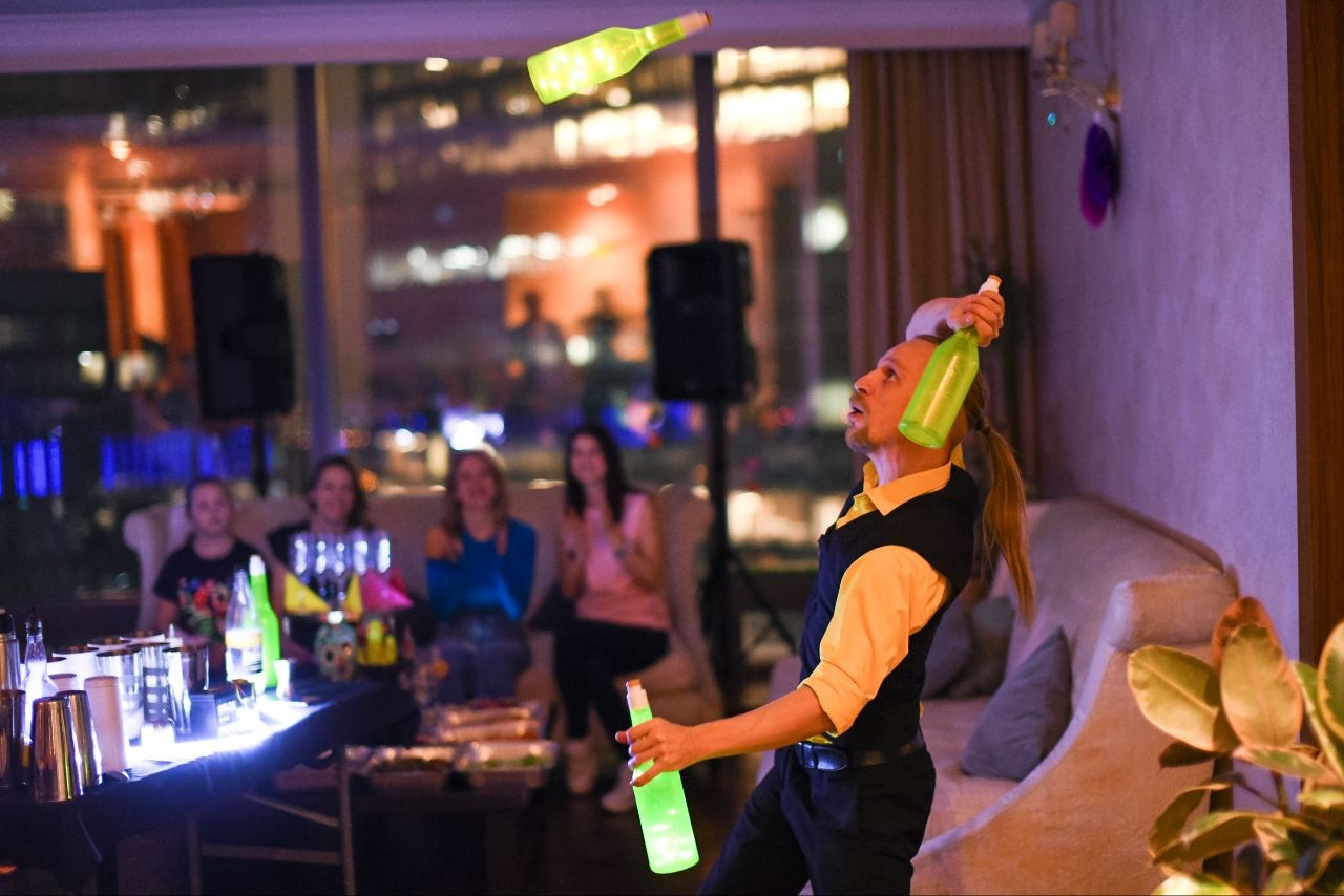 Ведущий + диджей + 1 из 8 моих услуг в подарок!