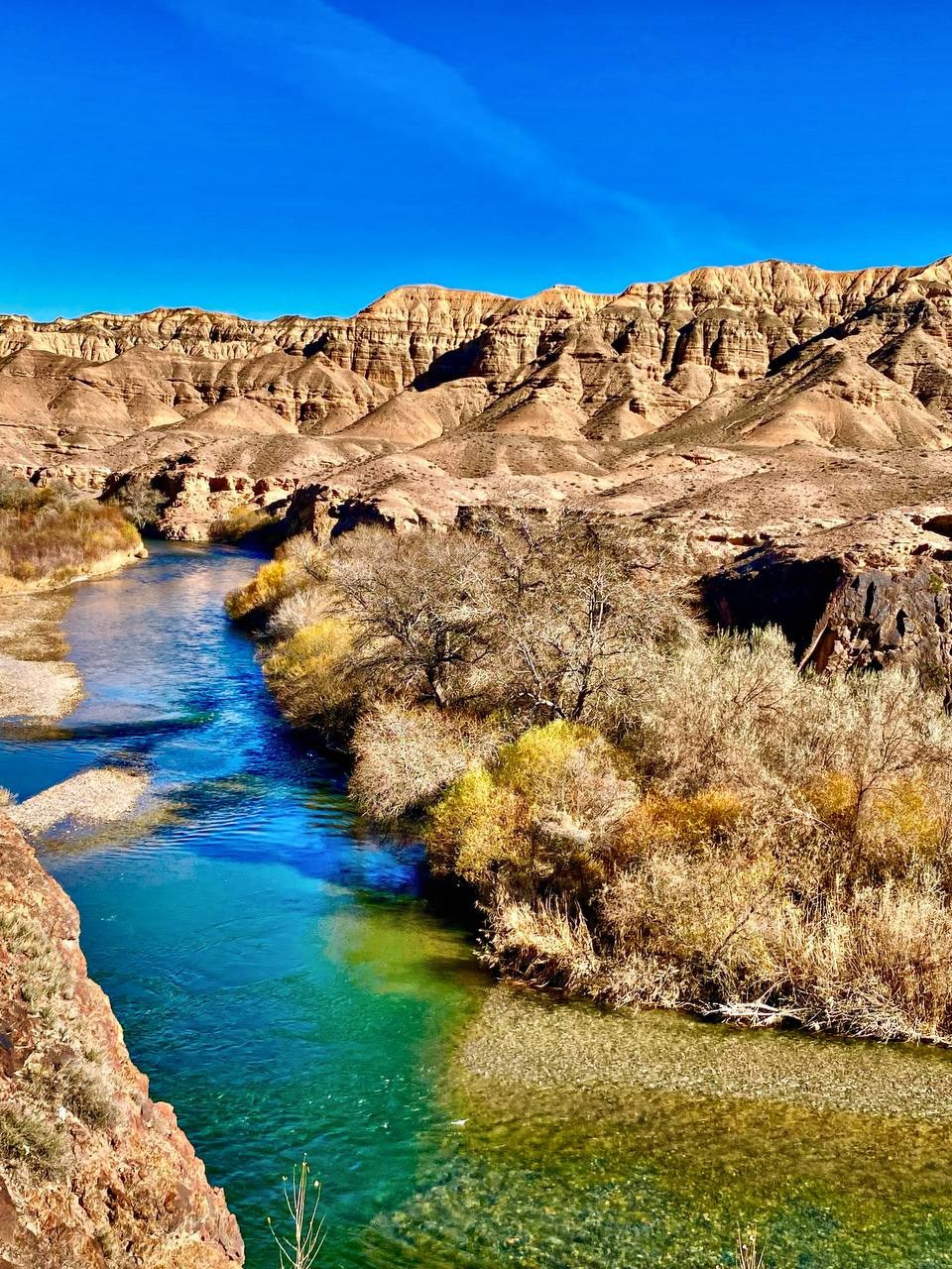 Экскурсия и тур на три каньона реки Чарын. Три каньона: Чарынский, Лунный и Черный в Алматинской области