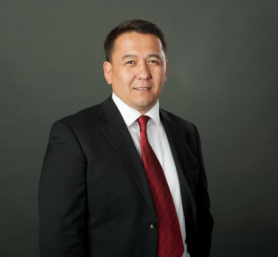 Деловой (бизнес) портрет. Фотостудия Алматы. Фотосъемка Алматы. Фотосессия Алматы. Фотокурсы. Обучение фотографии. Аренда студии