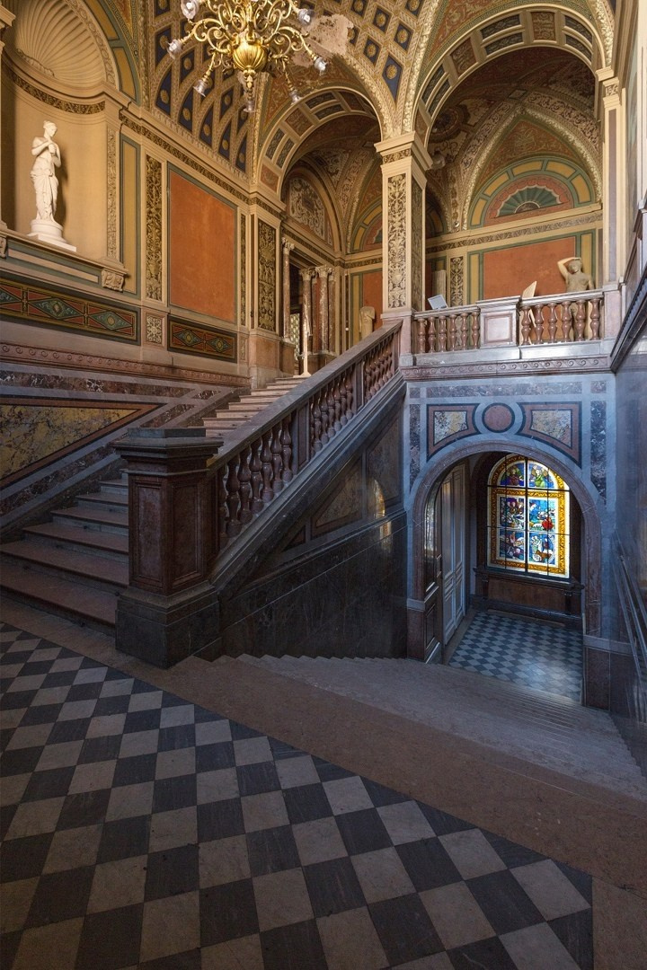 Локации в Питере под крышей