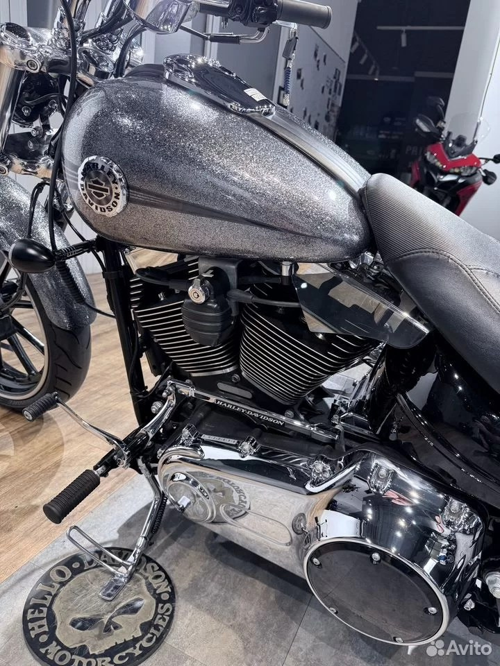 Купить Harley-Davidson Breakout ABS Hard Candy Custom (Softail/Dyna) — подробнее на сайте. Hello Davidson, Москва. Только хорошие мотоциклы…