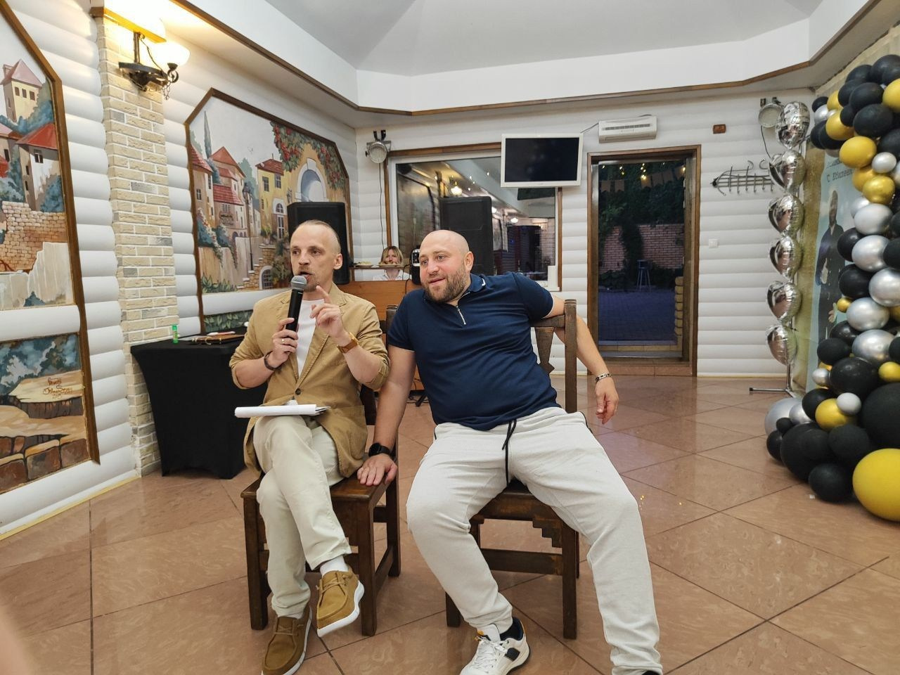 Ведущий + диджей + 1 из 8 моих услуг в подарок!