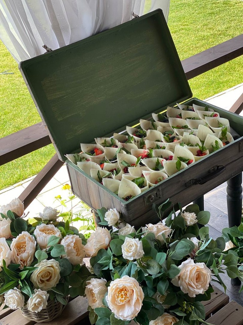 Ягодный чемоданчик. Кейтеринг Royal Catering | По Москве и Московской области организуем р