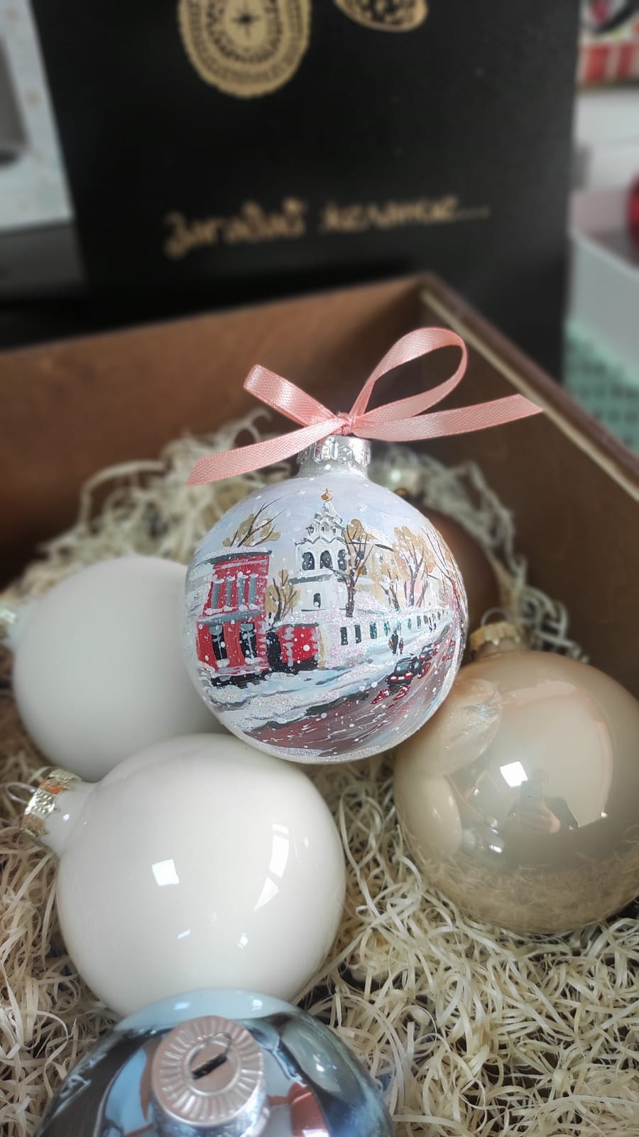 Елочный шар с росписью-Ваш лучший подарок на Новый Год. Арт-вечеринки и мастер-классы в Москве для взрослых и детей