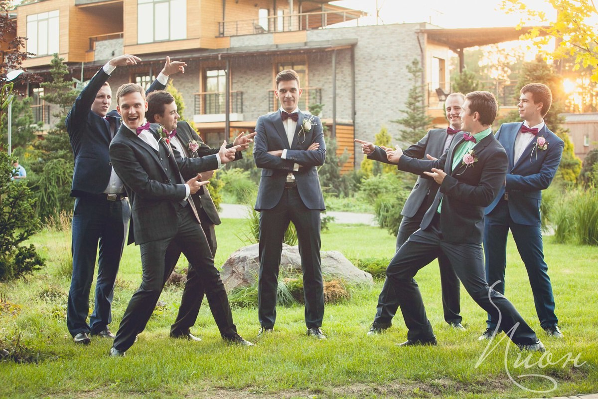 Летнаяя свадьба в Подмосковье в Артиленде. Праздничное агентство ПИОН