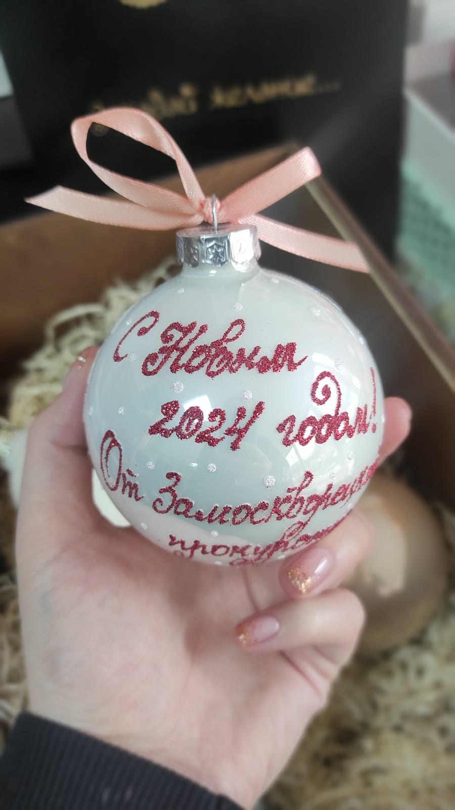 Елочный шар с росписью-Ваш лучший подарок на Новый Год. Арт-вечеринки и мастер-классы в Москве для взрослых и детей