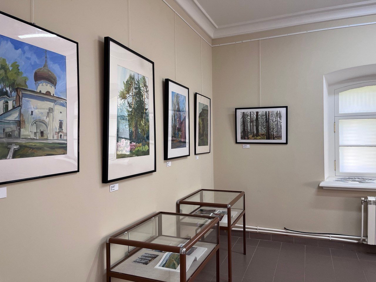 Сквозь колеблемые своды. Ефремова Ольга. Художник