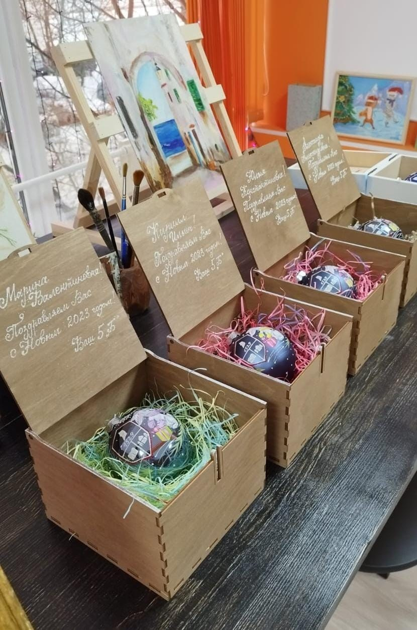 Елочный шар с росписью-Ваш лучший подарок на Новый Год. Арт-вечеринки и мастер-классы в Москве для взрослых и детей