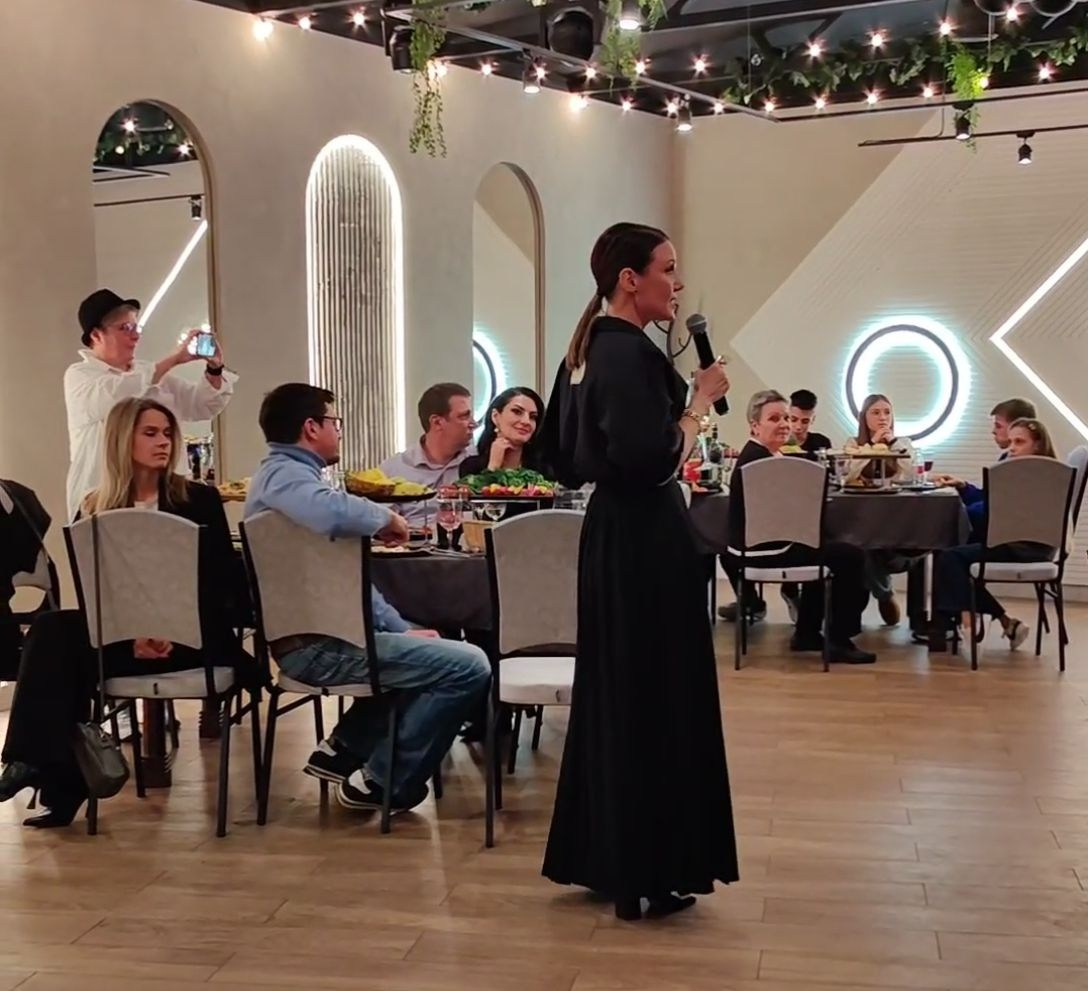 Ведущий + диджей + 1 из 8 моих услуг в подарок!