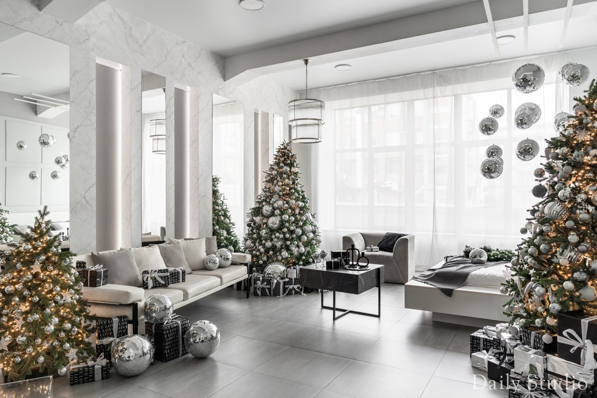 Панорамное окно в новогодней фотостудии