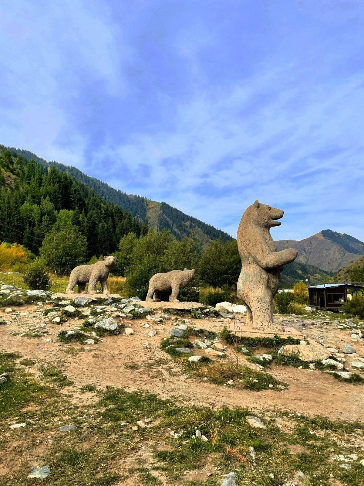 Melon Travel в Алматы: экскурсии и джип туры в Чарынский каньон, озера Каинды, Кольсай, Иссык, национальный парк Алтын Эмель