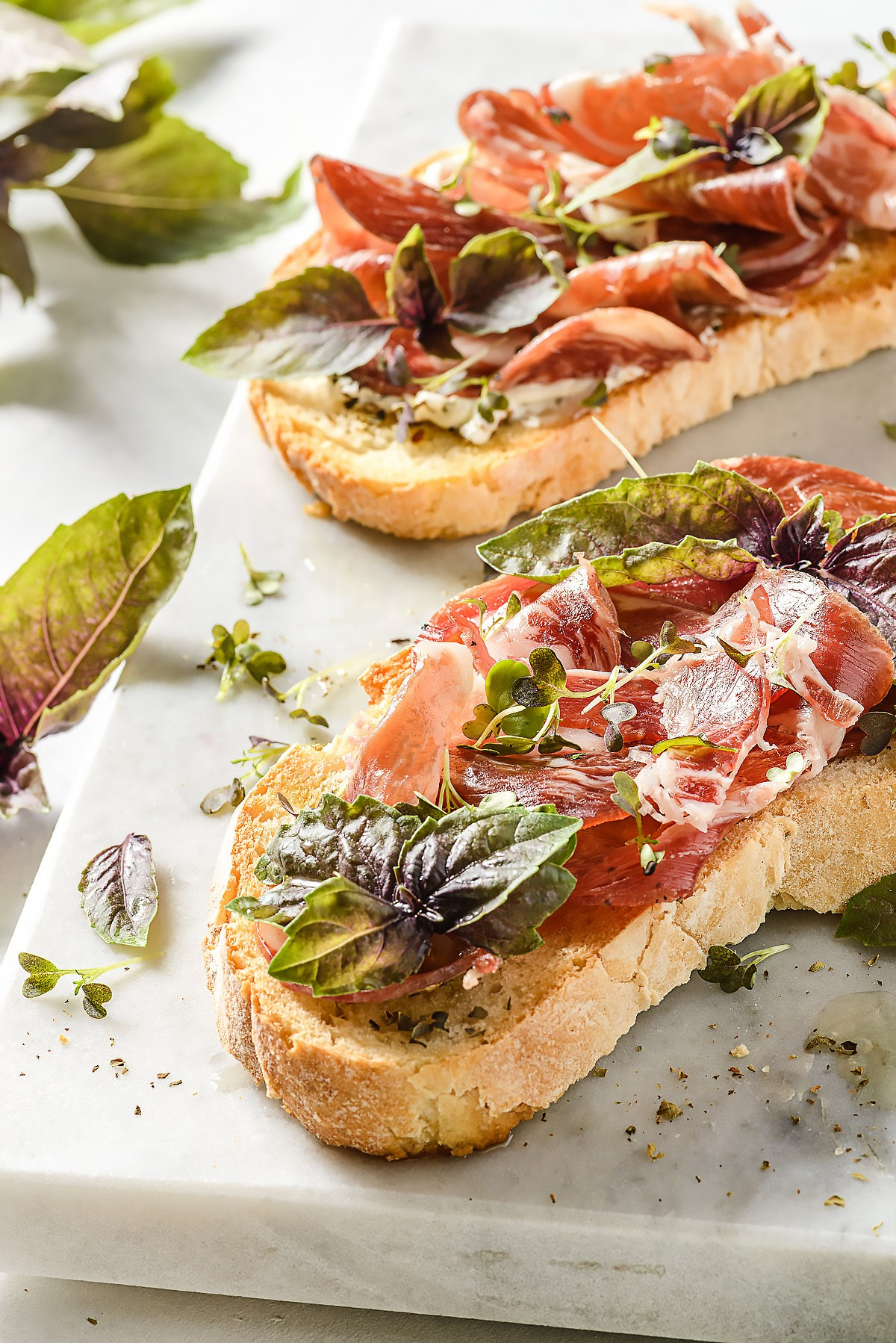 Брускетта с хамоном