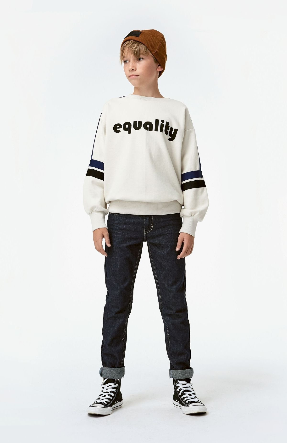 Предметное фото - модные наряды для детей.