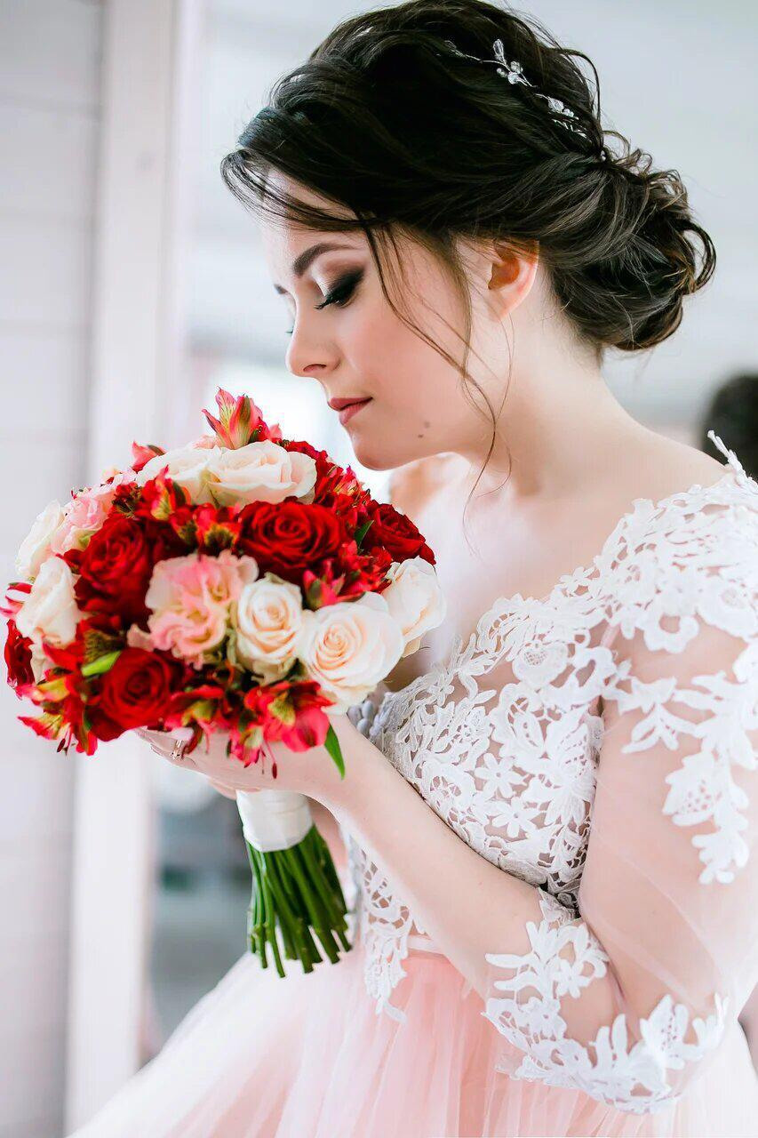 Стилист Анна Сад. Подрядчики и друзья сети свадебных площадок House for wedding