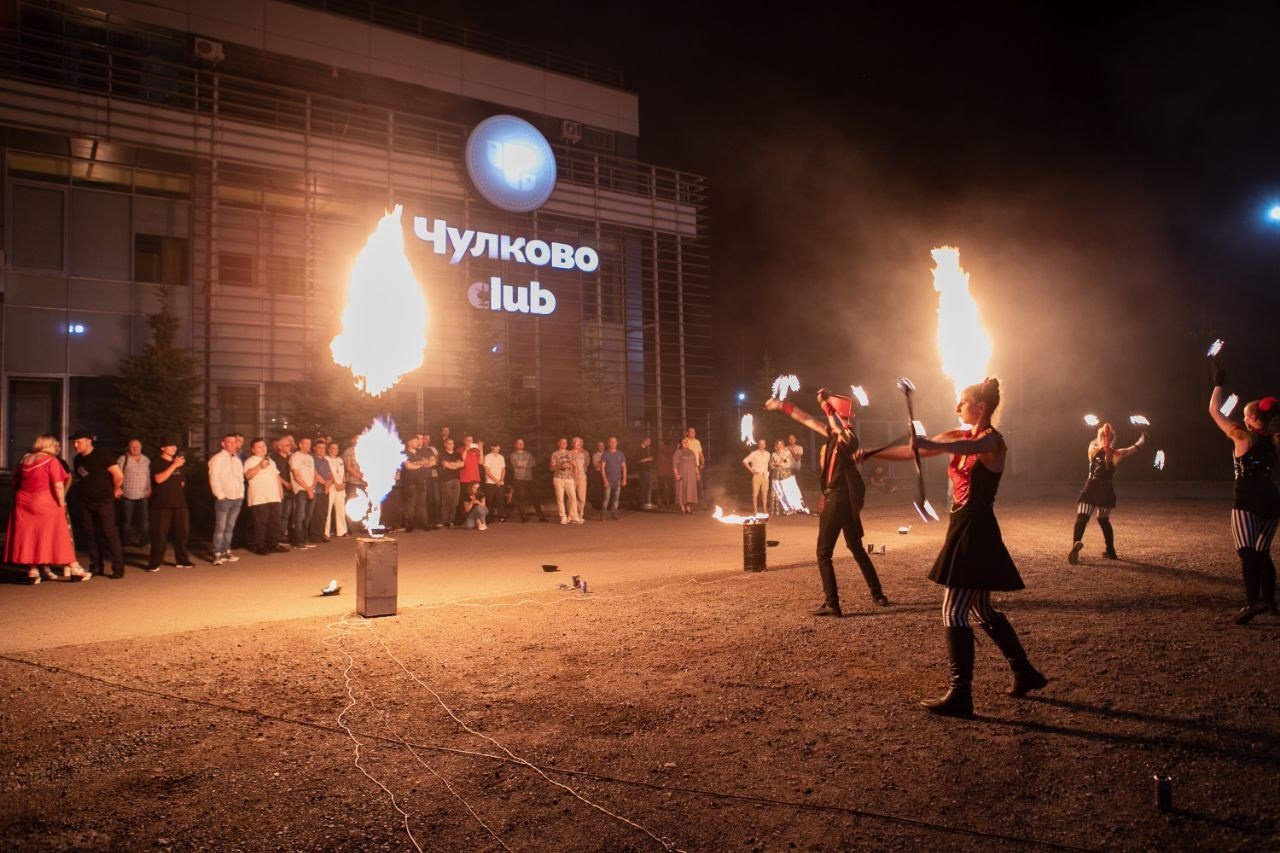 Ведущий + диджей + 1 из 8 моих услуг в подарок!