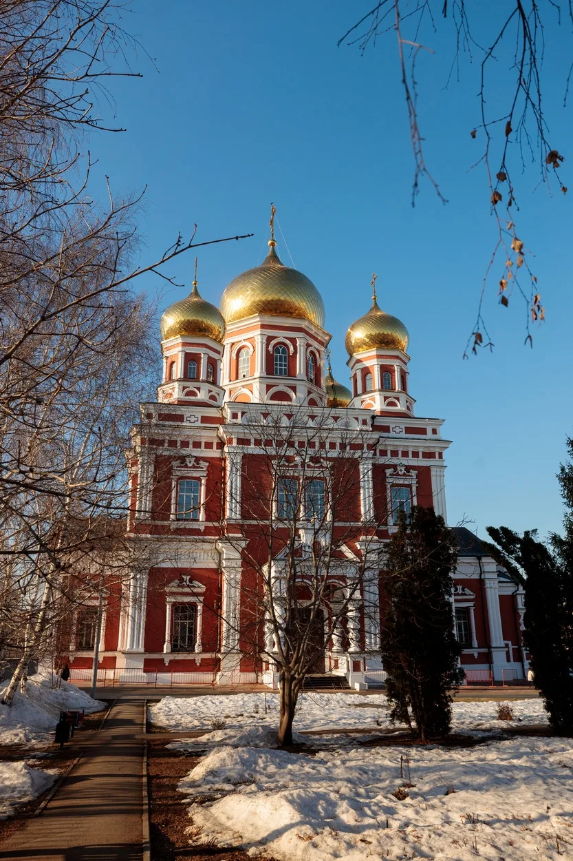 МИТРОПОЛИТ ИГНАТИЙ СОВЕРШИЛ БОЖЕСТВЕННУЮ ЛИТУРГИЮ В ПОКРОВСКОМ СОБОРЕ. Саратовское Северо-Западное благочиние