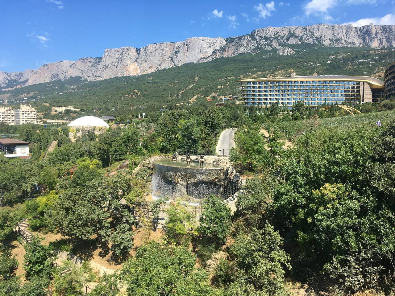 Локации для фотосессии в Ялте. Профессиональная фотосъемка в Крыму. Натуральные эмоции и живые кадры. Забронируйте дату прямо сейчас!