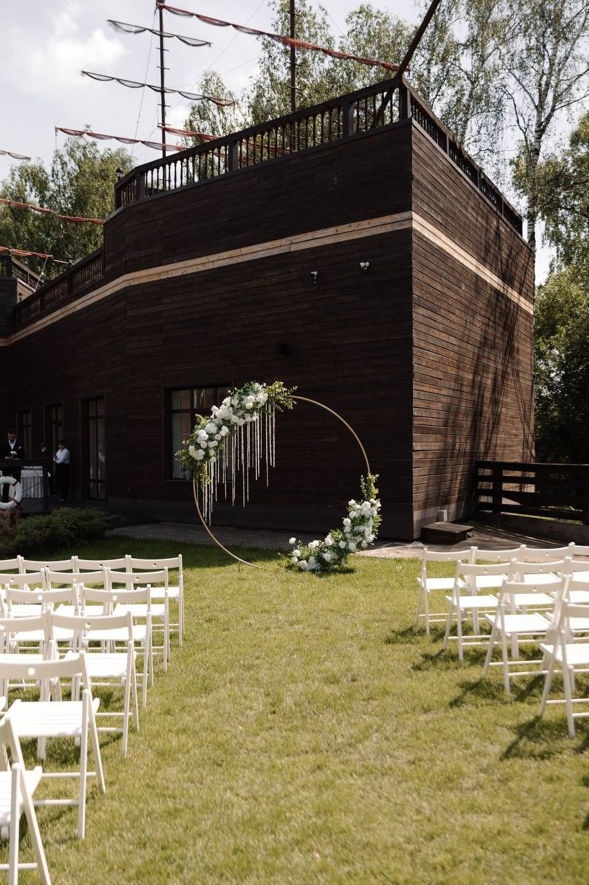 Прилегающая территория к банкетному комплексу "Александр Грин". Банкетный комплекс и свадебное агенство "Александр Грин"