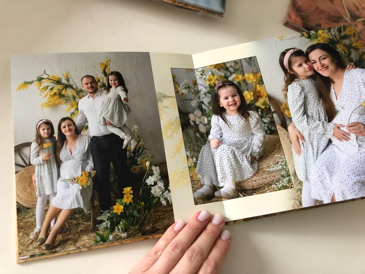 Information and price for the services of a photographer in Scotland. Elena Carruthers family photographer in Scotland (Edinburgh, Glasgow)