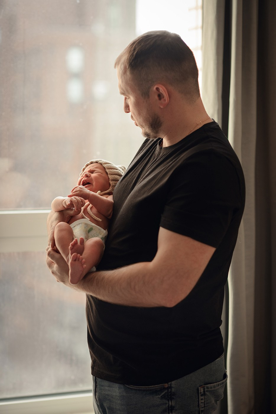A family photo shoot at home, a family with a newborn baby. Photographer Elena Carruthers, Scotland