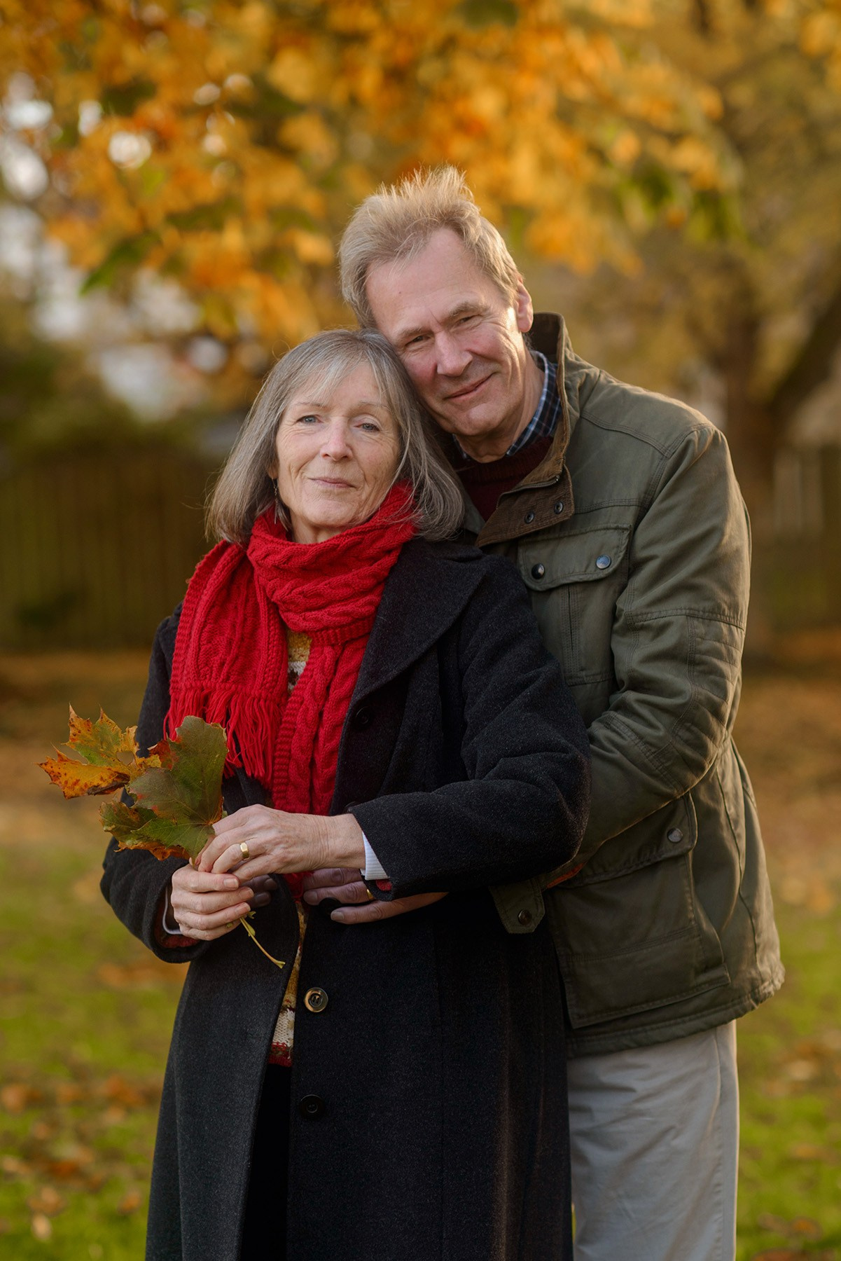 Photo session for a couple in a local autumn Scotland park. Elena Carruthers family photographer in Scotland (Edinburgh, Glasgow)