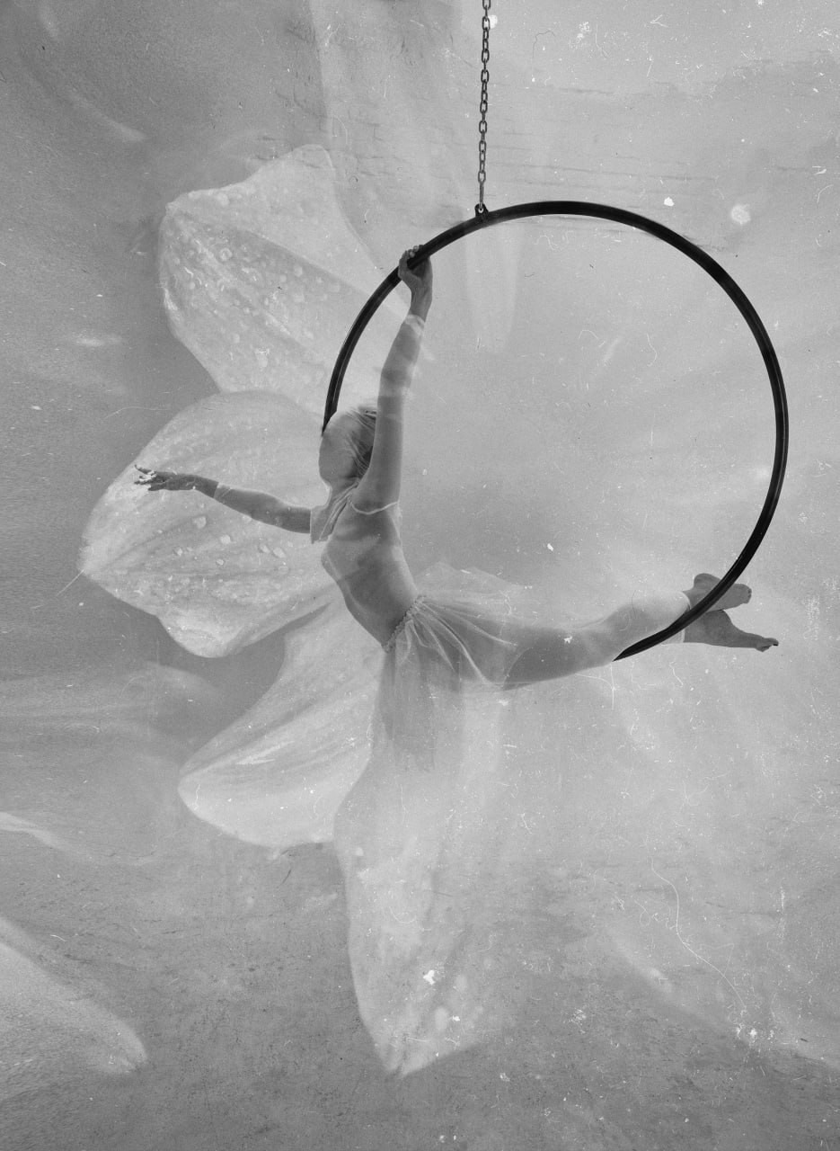 ABOUT / CONTACT. Yulia Yurchevskaya | Art Director & Visual Visionary