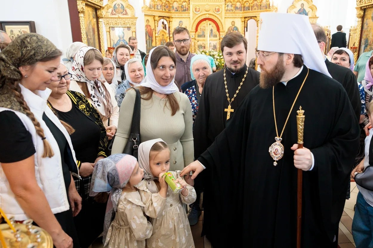 МИТРОПОЛИТ ИГНАТИЙ СОВЕРШИЛ БОЖЕСТВЕННУЮ ЛИТУРГИЮ В ХРАМЕ СВЯТОГО ВЕЛИКОМУЧЕНИКА ГЕОРГИЯ ПОБЕДОНОСЦА. Саратовское Северо-Западное благочиние