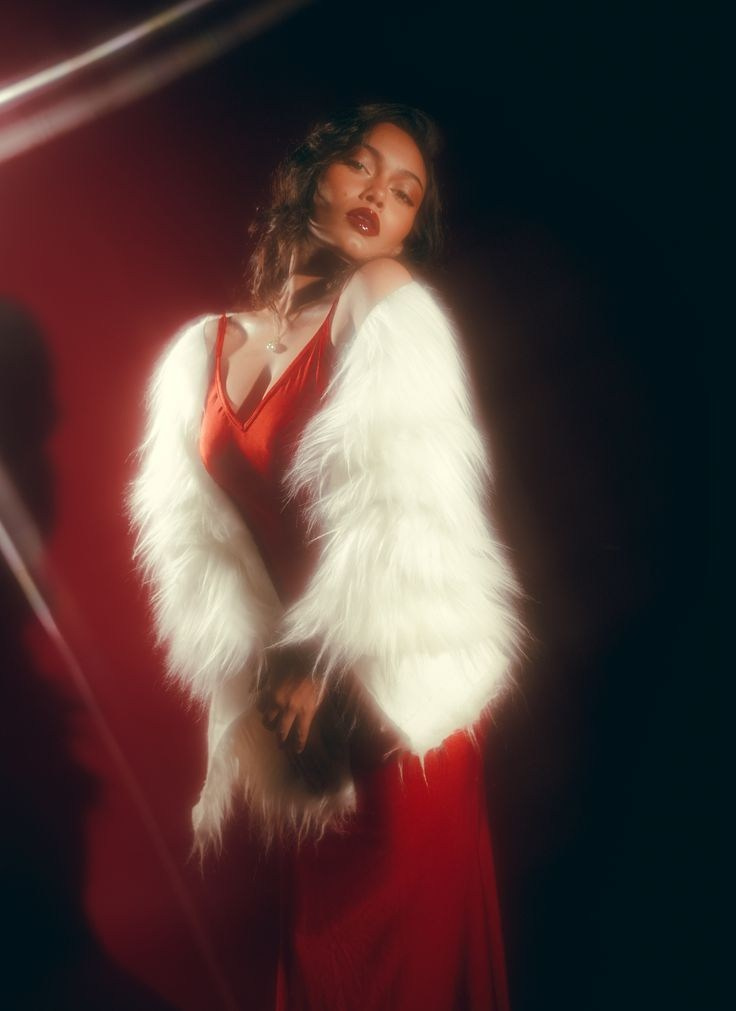 В красном. Александра Мельниченко/ Бегающий фотограф