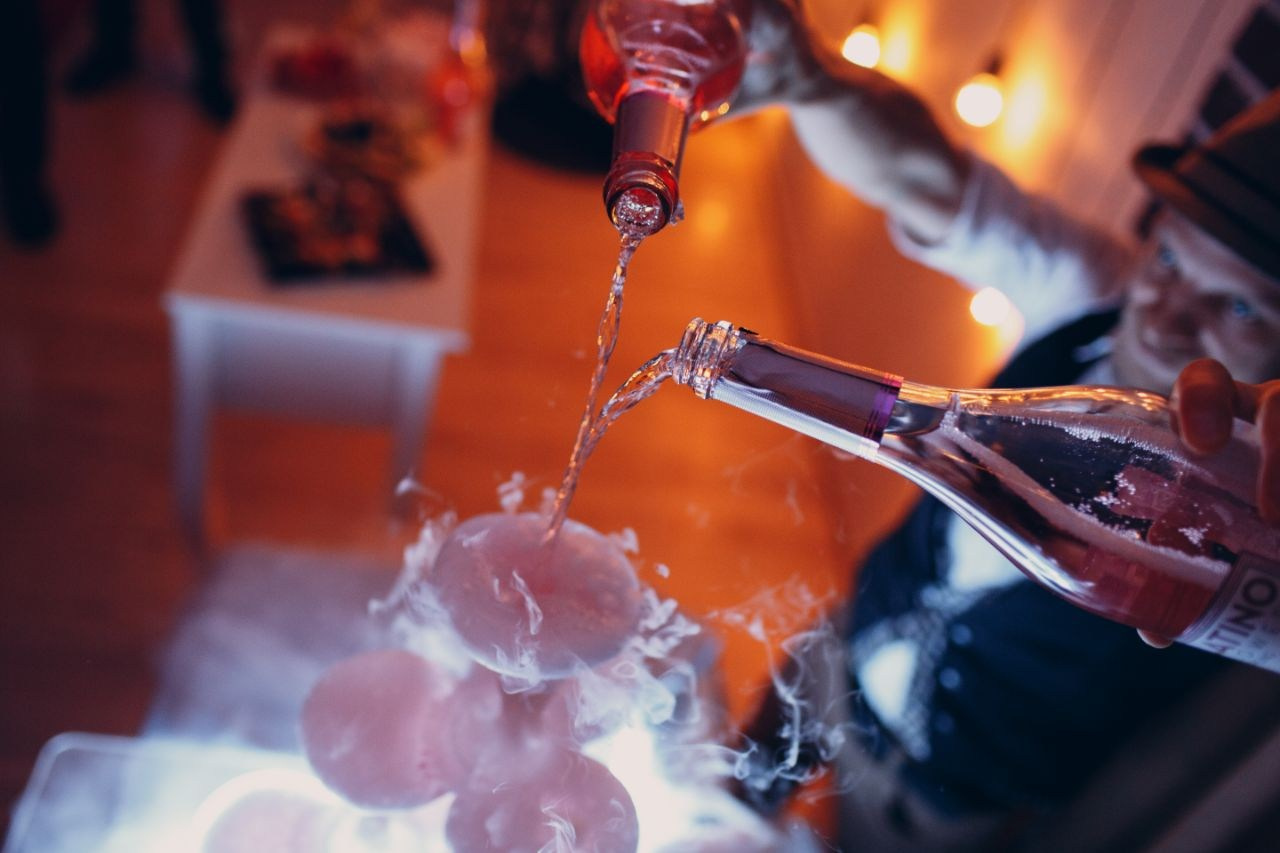 Ведущий + диджей + 1 из 8 моих услуг в подарок!