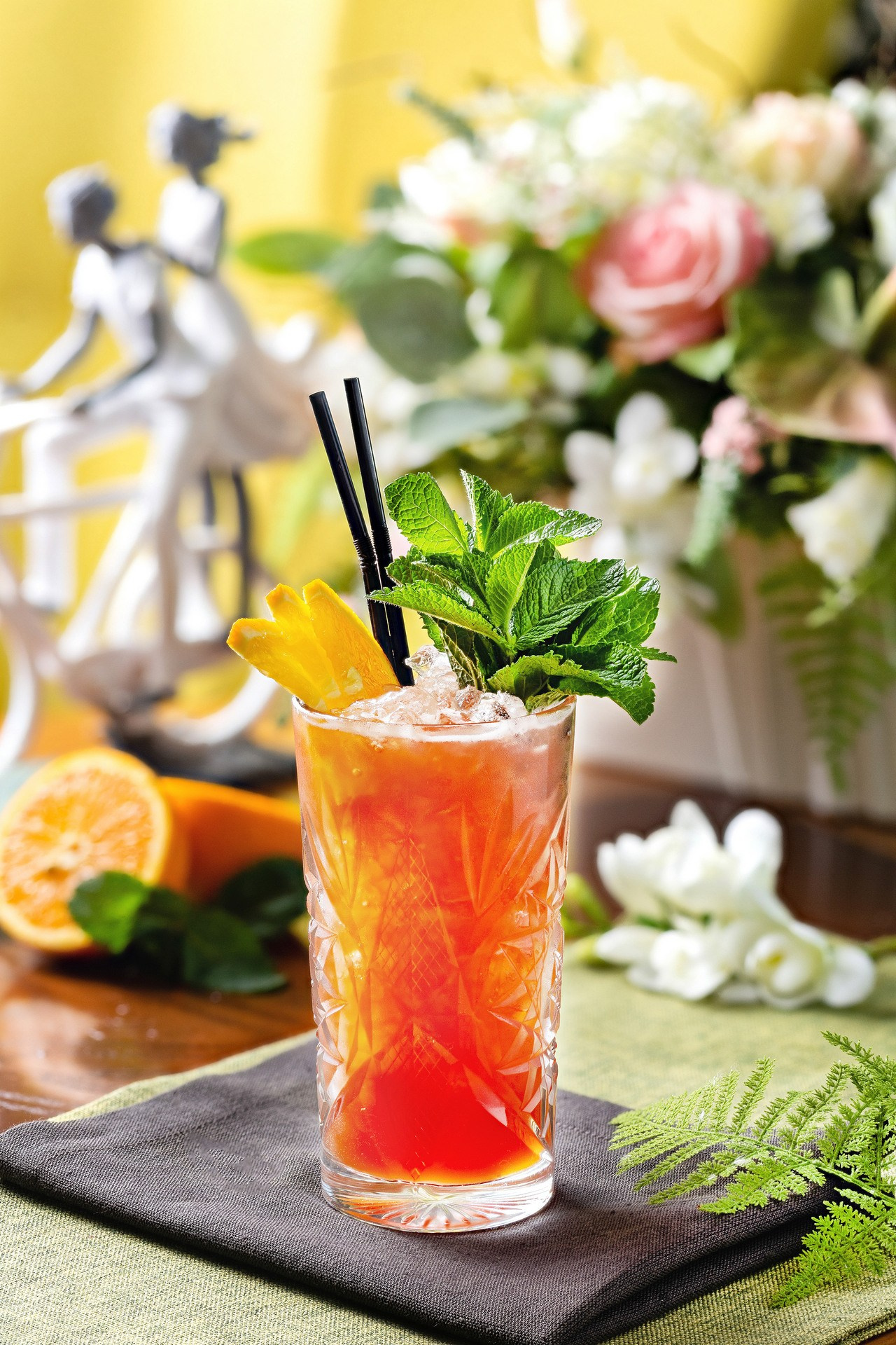 Фудфотосъемка летнего коктейля в композиции